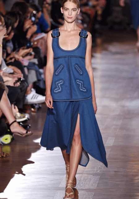 Robe longue à haut ouvert