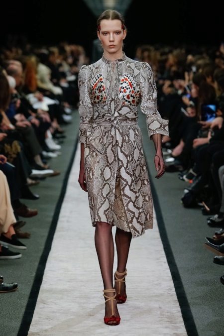 Robe imprimée en éco-cuir