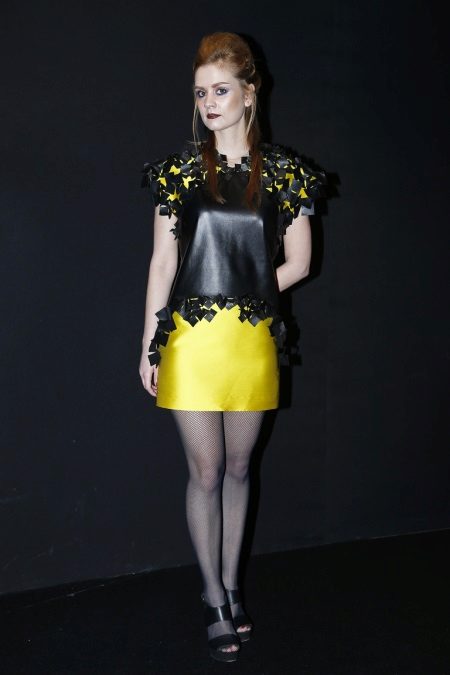 Robe en éco-cuir noir et jaune
