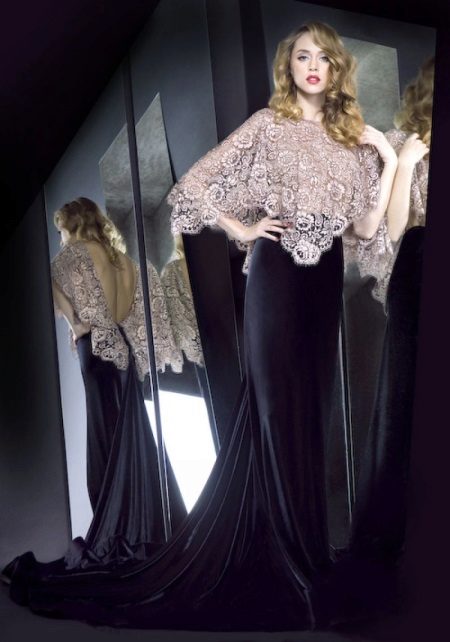 Robe fermée avec dos ouvert