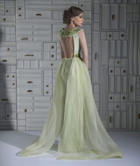 Robe verte à dos ouvert