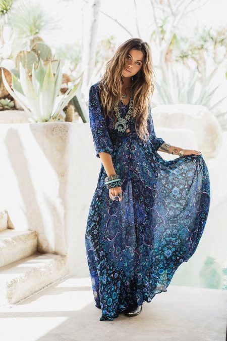 Robe dans le style de boho avec des manches bleu
