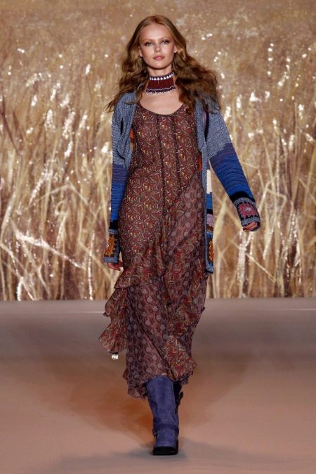S'habiller dans le style de boho marron