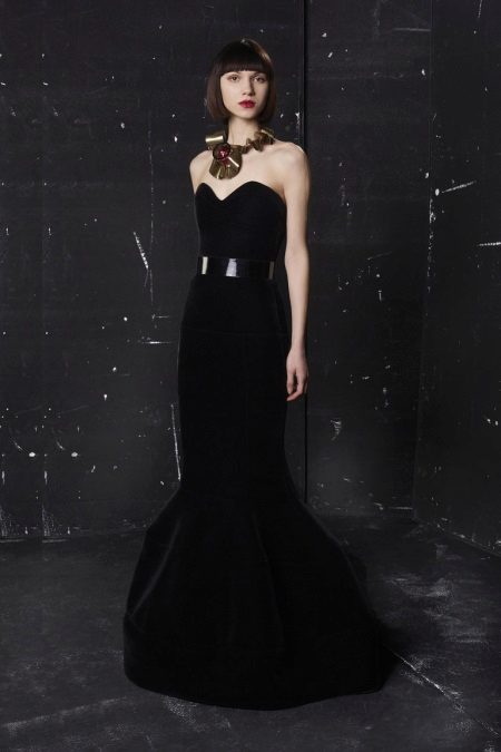 Jóias para um vestido longo preto
