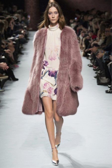 Manteau de fourrure pour la robe d'hiver