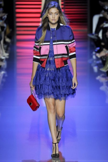 Veste pour une robe de cocktail courte