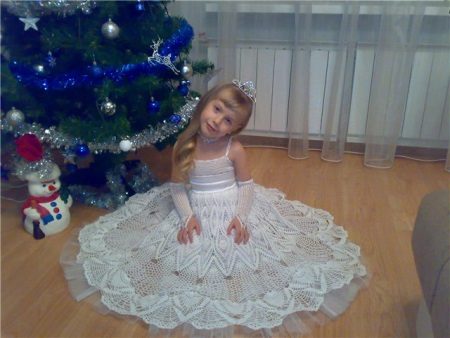 Robe au crochet élégante pour les filles
