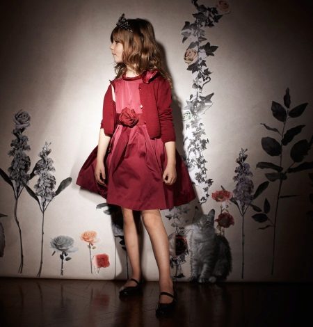 Robe élégante pour les filles de 4 à 5 ans avec un boléro