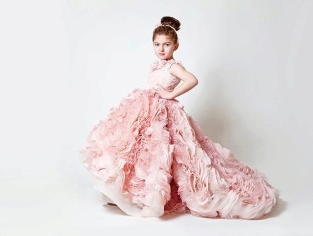 Robe élégante avec un shley pour la fille