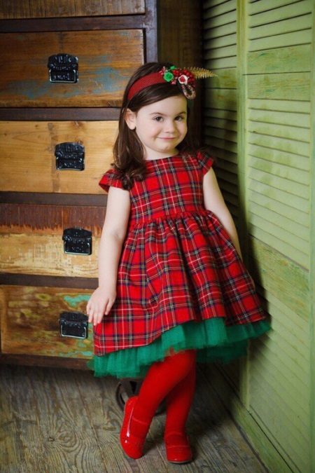 Robe élégante pour la fille en cage
