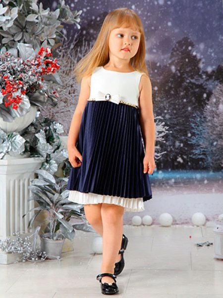 Robe élégante pour la fille pleine noir et blanc