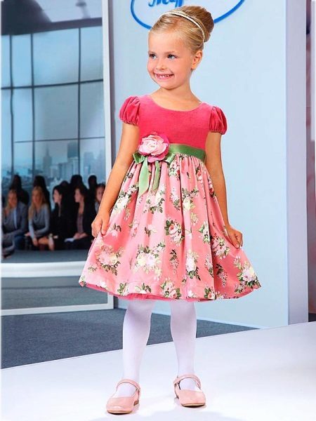 Robe élégante pour la fille rose