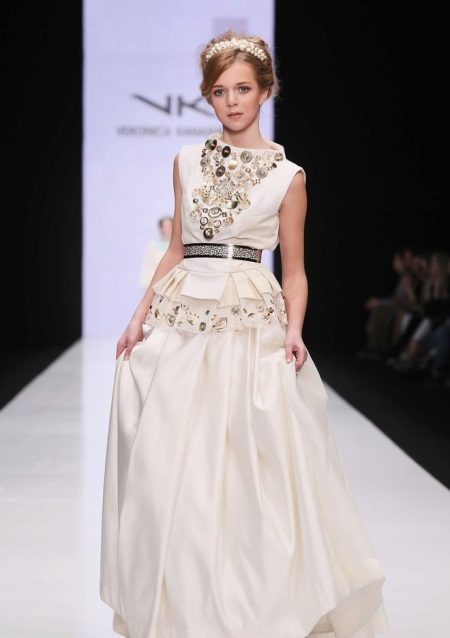 Robe longue pour une adolescente