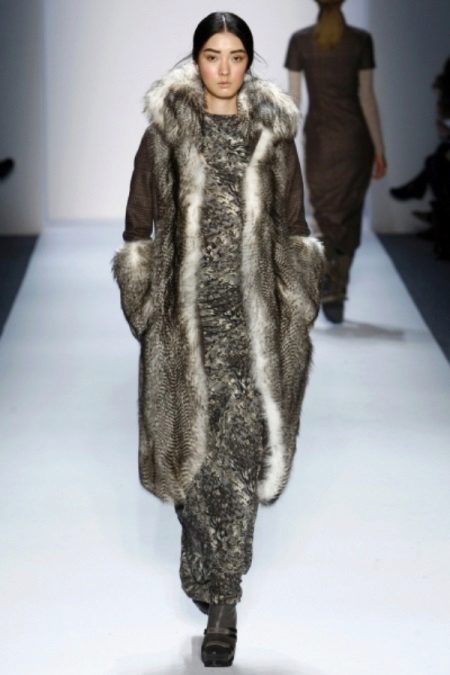 Manteau en peau de mouton à une longue robe d'hiver