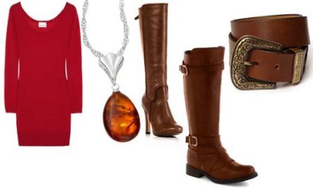 Accessoires marrons à une robe fourreau rouge