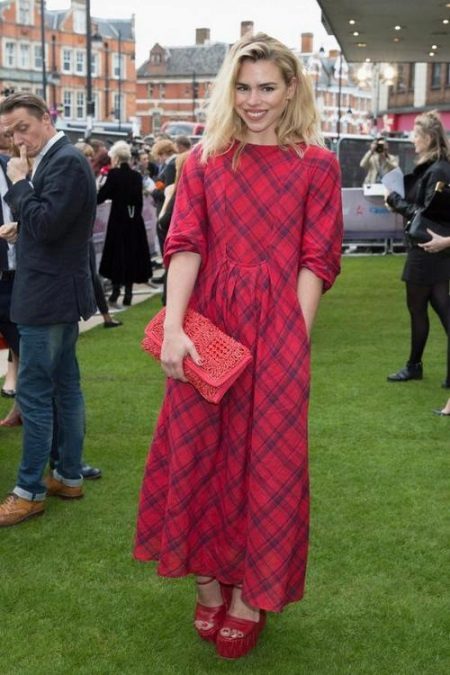 Accessoires pour robe dans une cage au sol