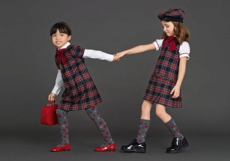 Robes de l'école à carreaux
