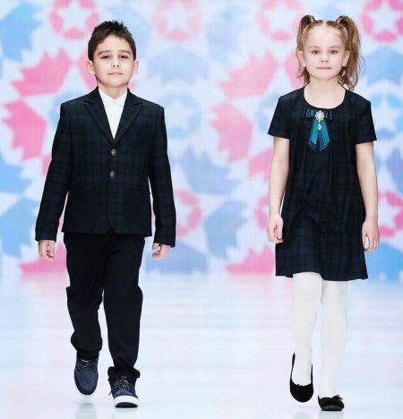 Robe d'école pour le genou des filles