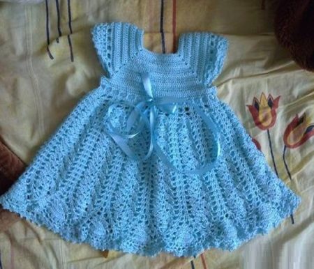 Robe tricotée au crochet pour les filles jusqu'à 1 an