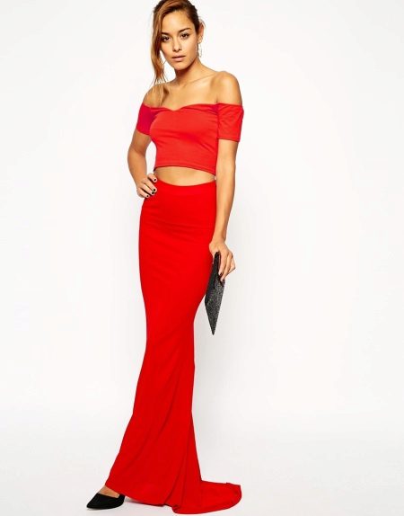 Jupe rouge au sol