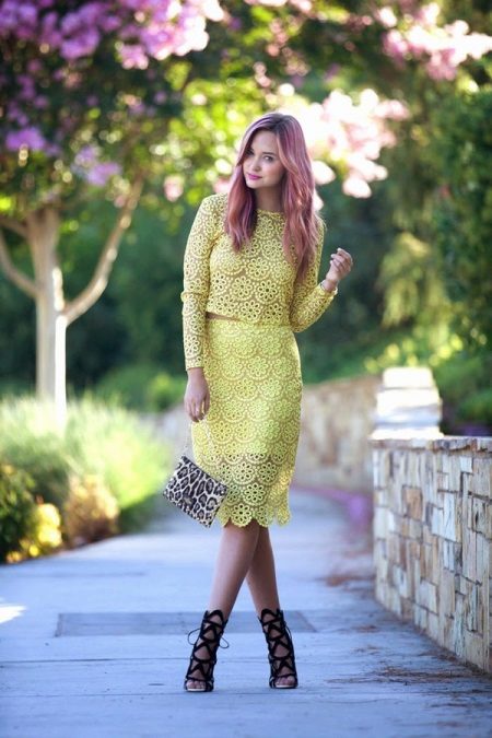 Jupe crayon en dentelle jaune