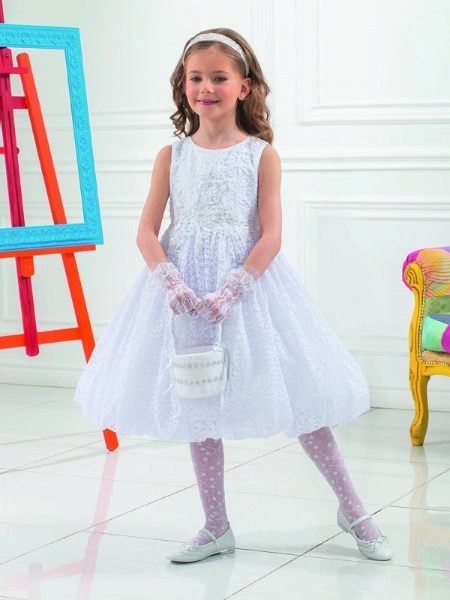 Robe de Nouvel An pour la fille de la silhouette