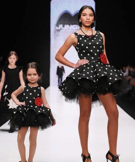 Robe de Noël pour les filles dans le look de famille