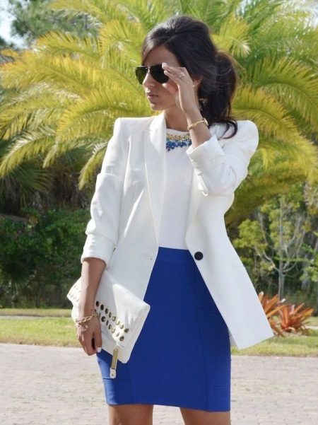 Jupe crayon bleue - image de l'entreprise
